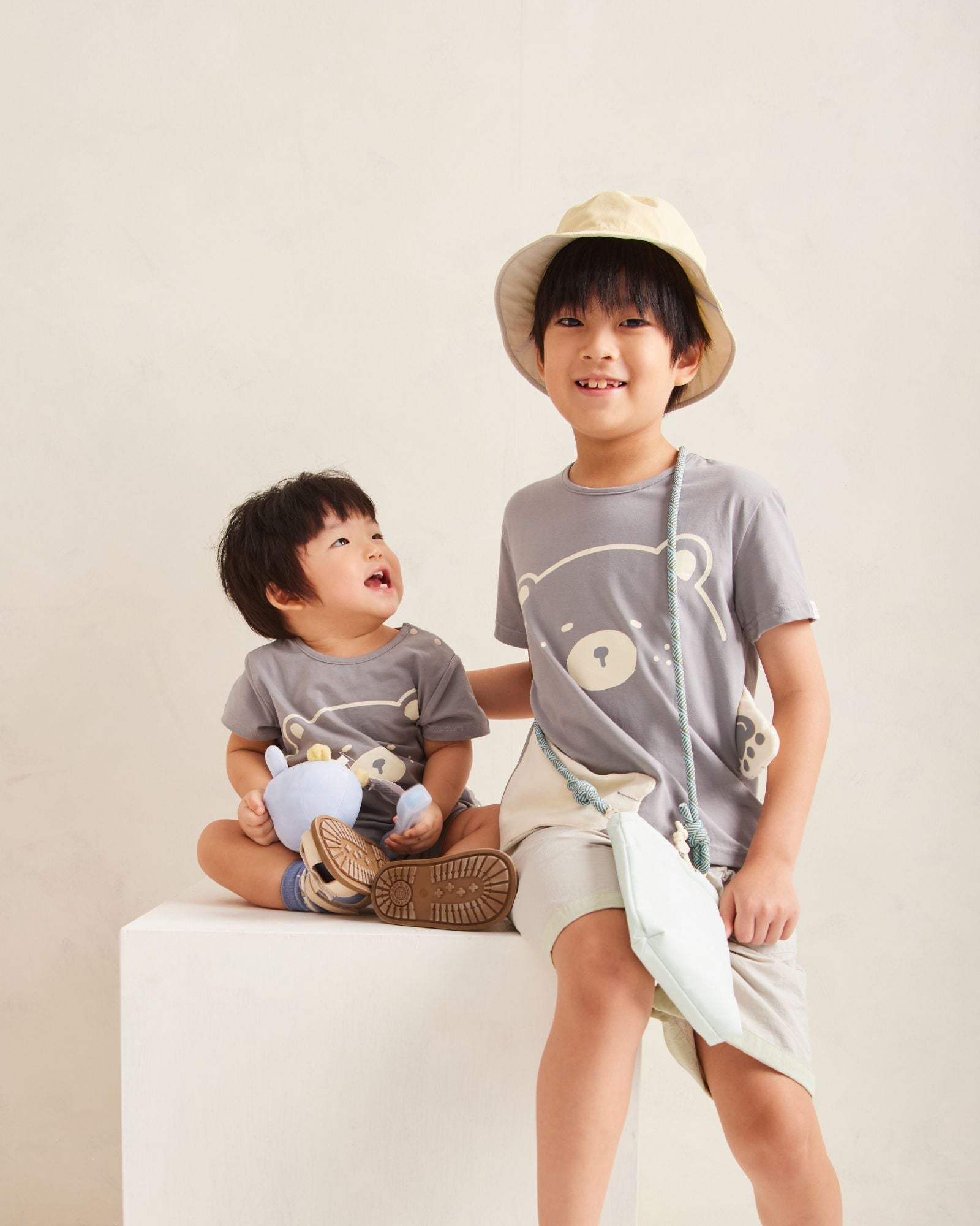 ベアハグキッズTシャツ